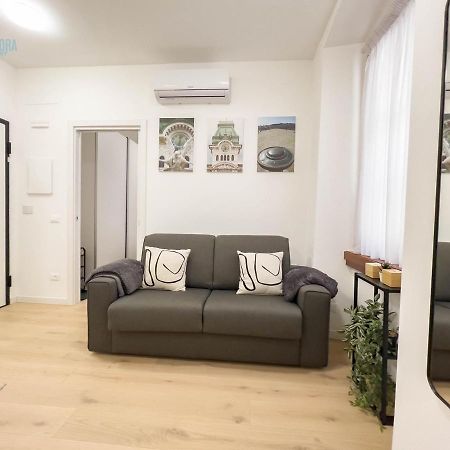 Piazza Della Borsa 3C Tirabora Short Rent Apartment Trieste Bagian luar foto