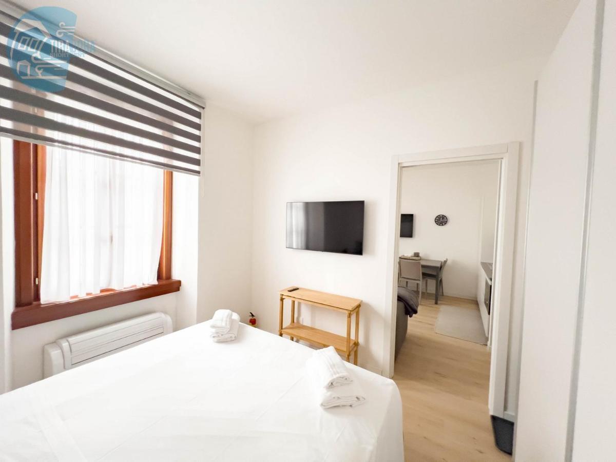 Piazza Della Borsa 3C Tirabora Short Rent Apartment Trieste Bagian luar foto