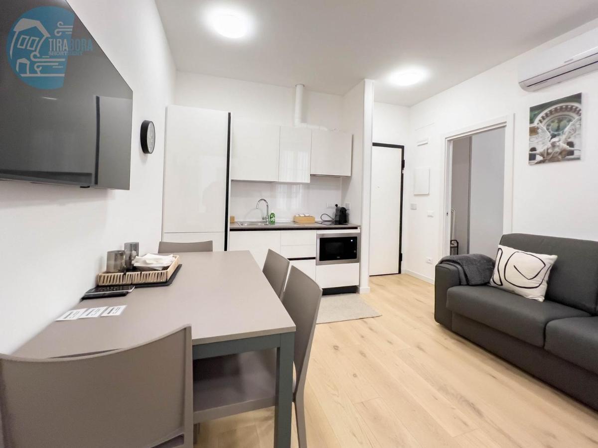 Piazza Della Borsa 3C Tirabora Short Rent Apartment Trieste Bagian luar foto