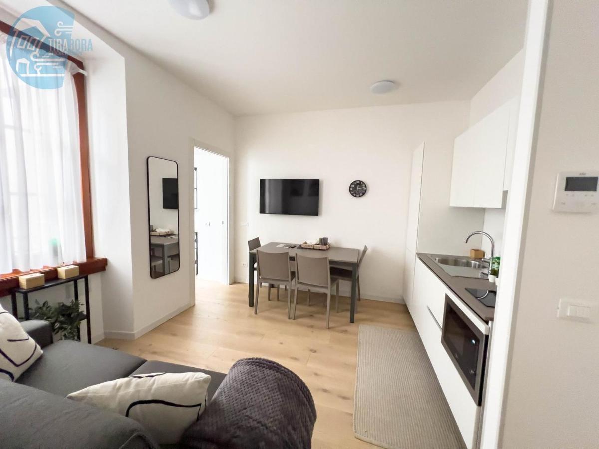 Piazza Della Borsa 3C Tirabora Short Rent Apartment Trieste Bagian luar foto