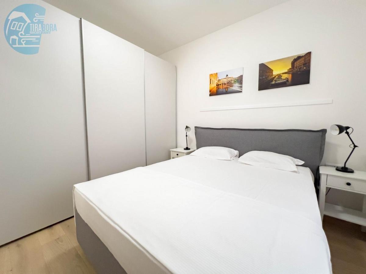 Piazza Della Borsa 3C Tirabora Short Rent Apartment Trieste Bagian luar foto