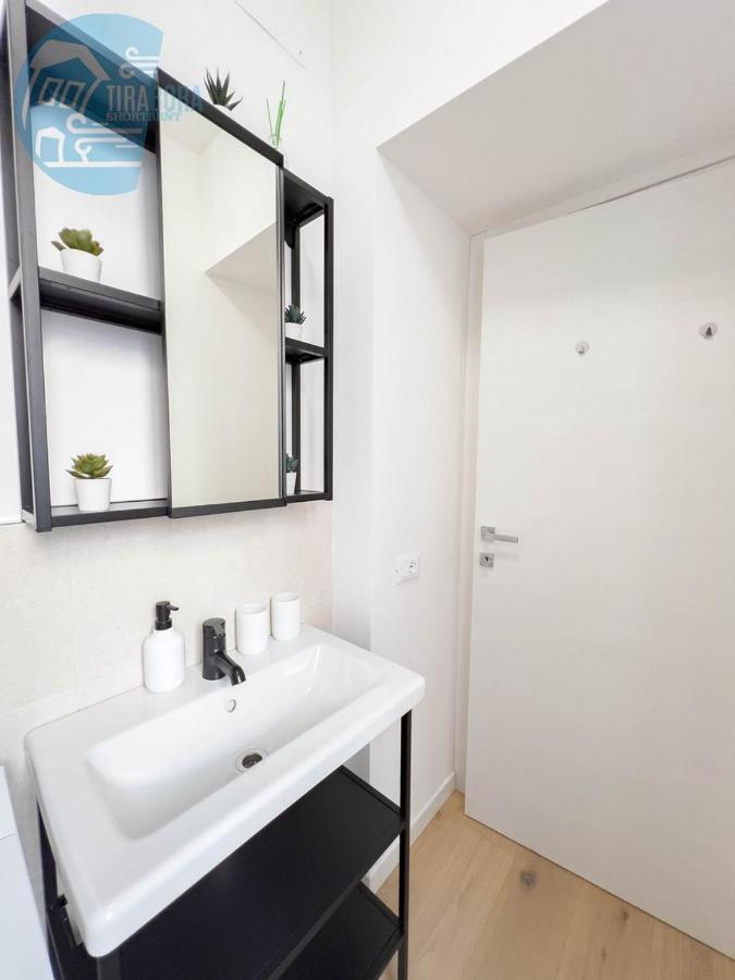 Piazza Della Borsa 3C Tirabora Short Rent Apartment Trieste Bagian luar foto